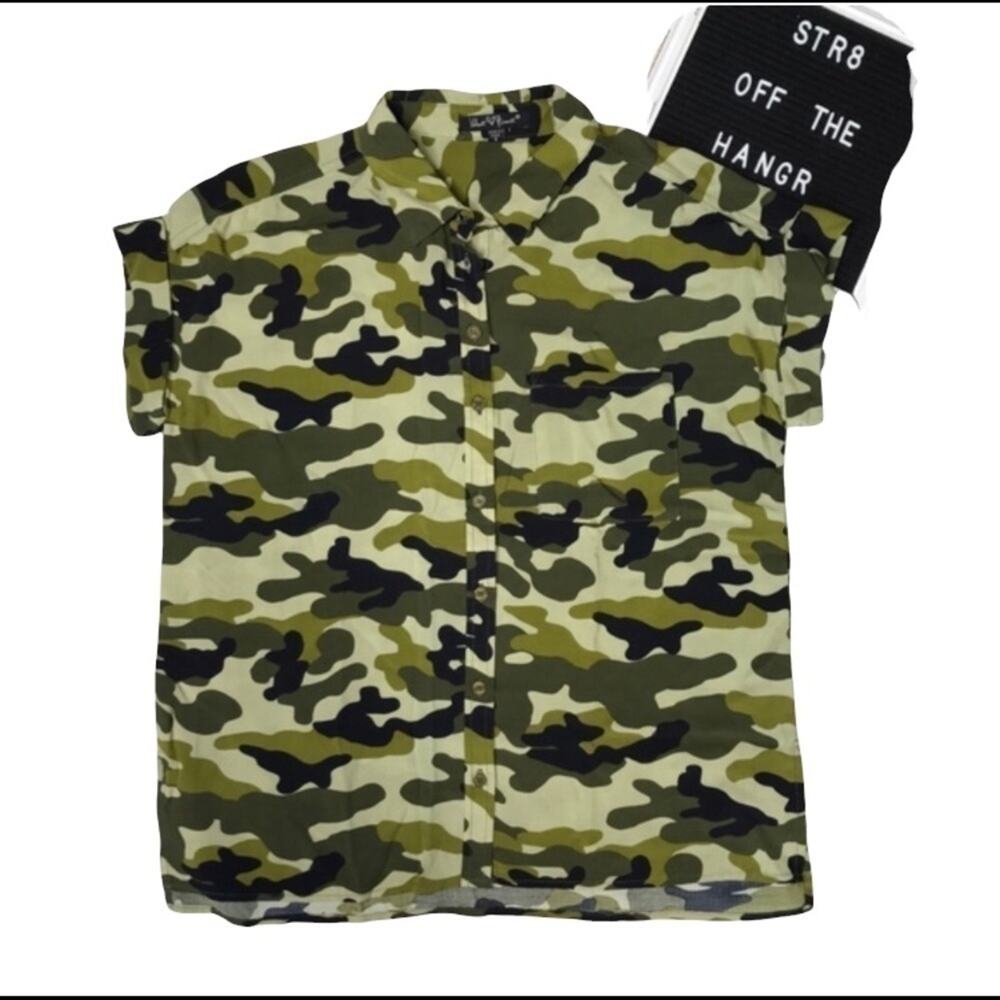 NWOT Velvet Heart camo print button down shirt S
Next women new without tags